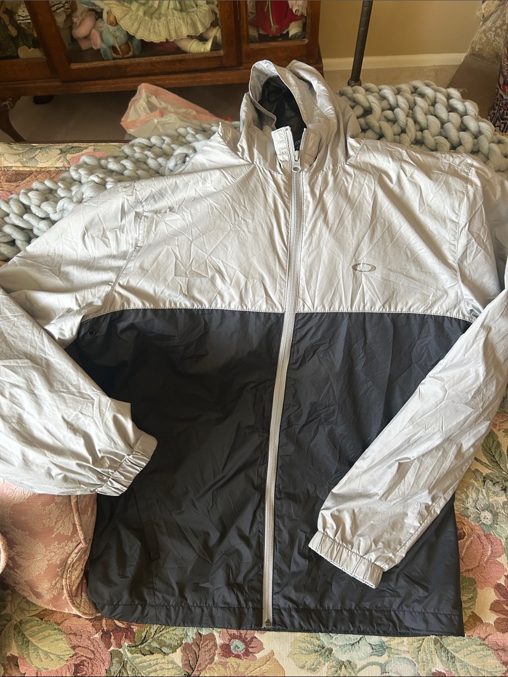 Oakley wind jacket. Men’s medium